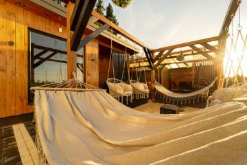 Bania zewnętrzna z hydromasażem i sauna  | Willa Lux Wolf