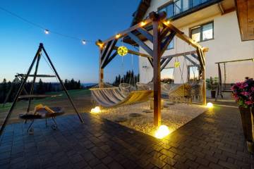 Bania zewnętrzna z hydromasażem i sauna  | Willa Lux Wolf