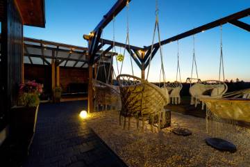 Bania zewnętrzna z hydromasażem i sauna  | Willa Lux Wolf