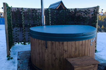 Bania zewnętrzna z hydromasażem  | Willa Lux Wolf